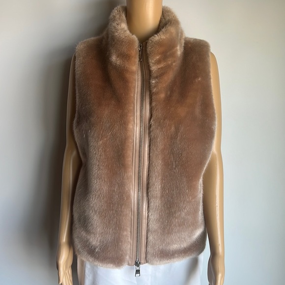 Armani Exchange Faux Fur Vest Sz Medium - Picture 1 of 16